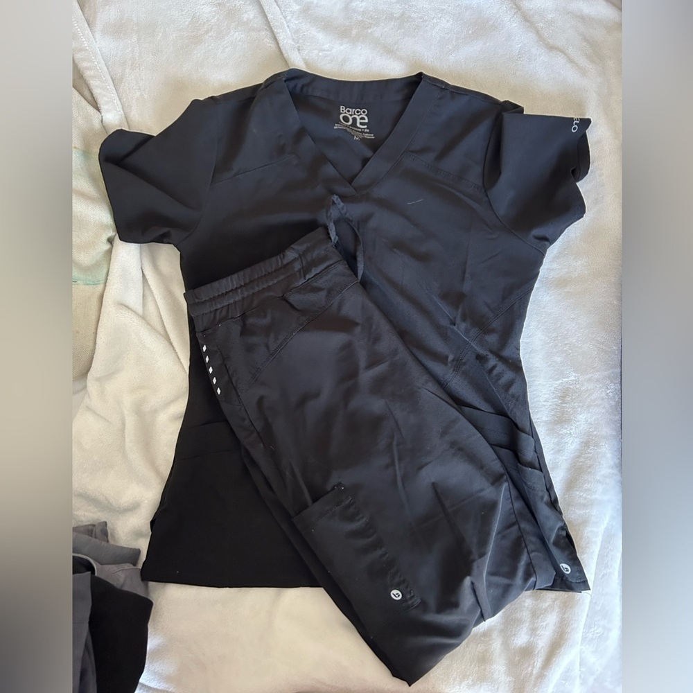 Barco one by sketchers black scrubs